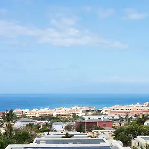 https://beautiful-ocean-view-town-house.adeje-hotels.com